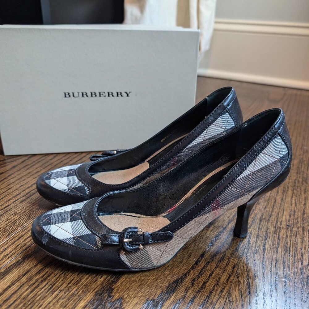 Burberry Check Plaid Pumps, size 38